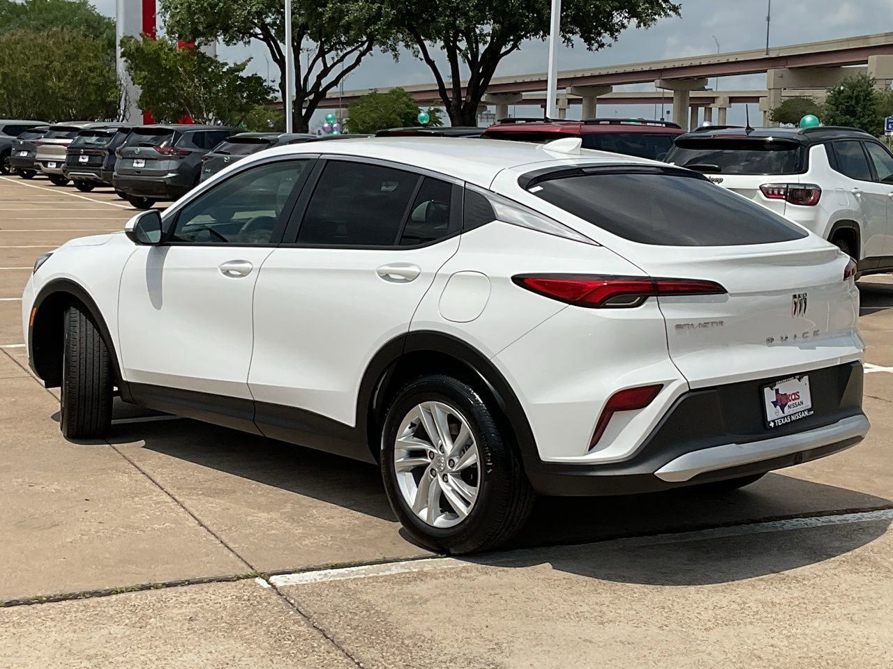 Used 2025 Buick Envista Preferred image 7