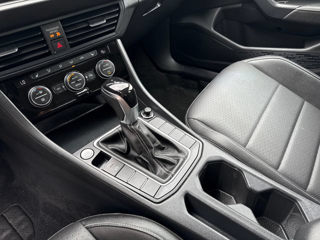 Used 2024 Volkswagen Jetta SE FWD image 25