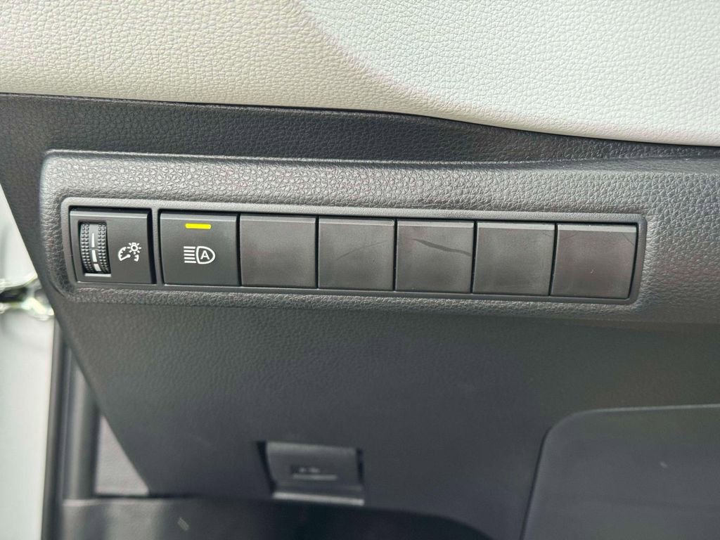 Used 2025 Toyota Corolla SE w/ SE Premium Package image 19