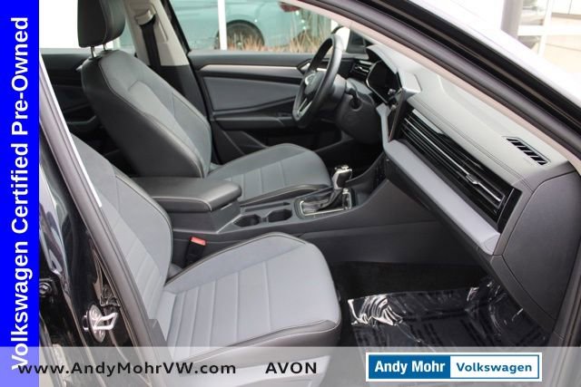 Used 2025 Volkswagen Jetta SE image 18