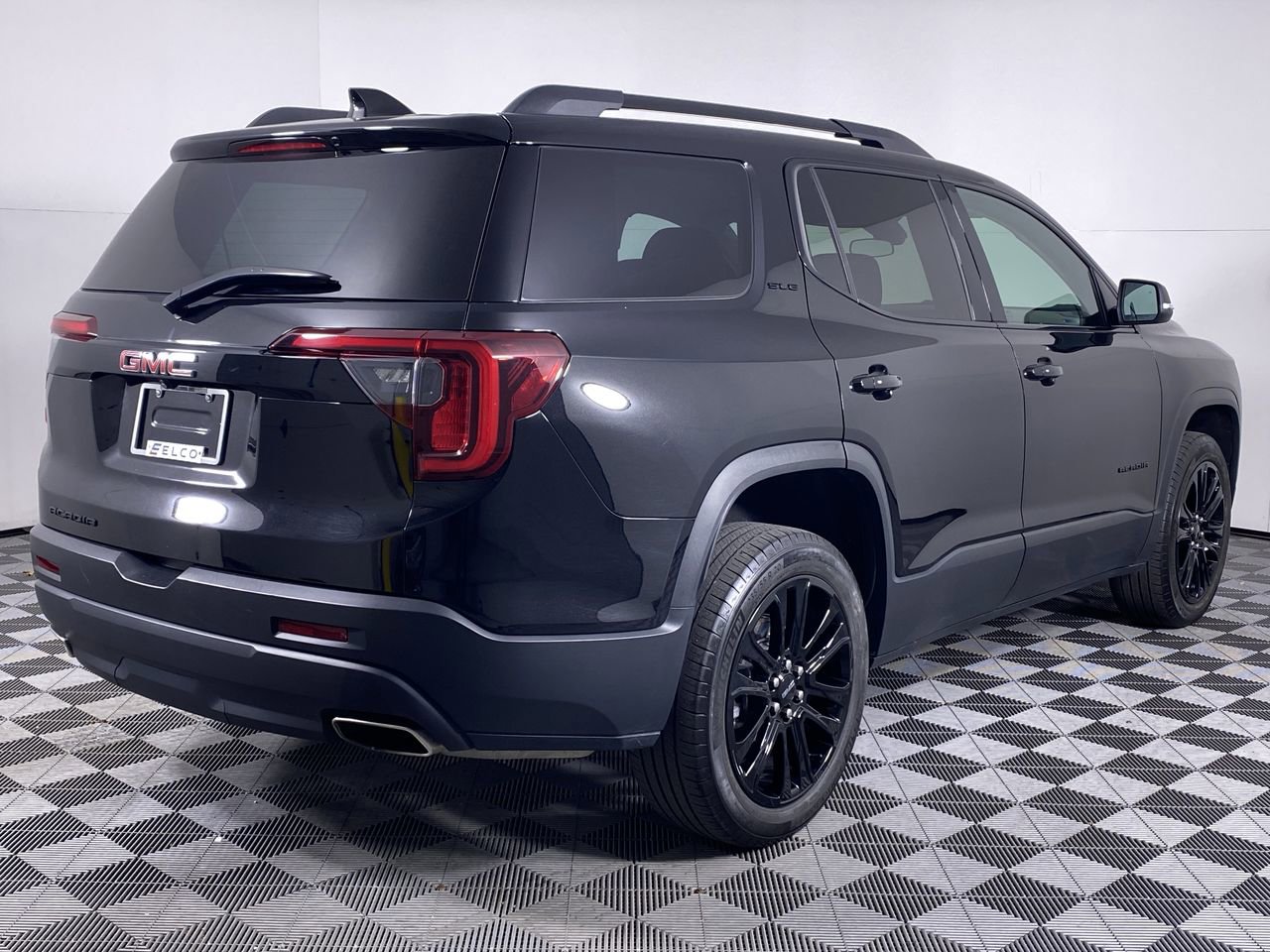 Certified 2023 GMC Acadia SLE w/ Driver Convenience Package FWD image 18