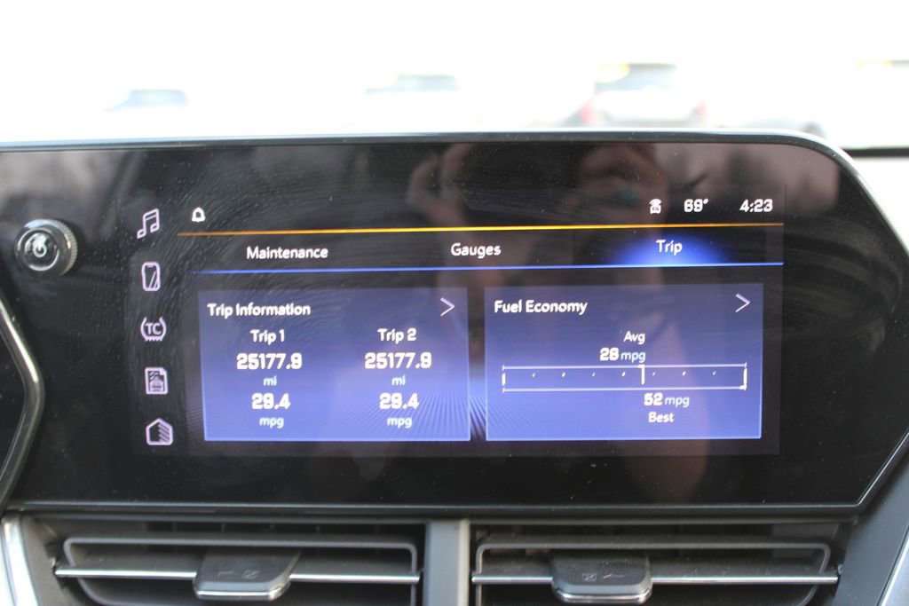 Used 2025 Chevrolet Trax LT w/ LT Convenience Package image 32