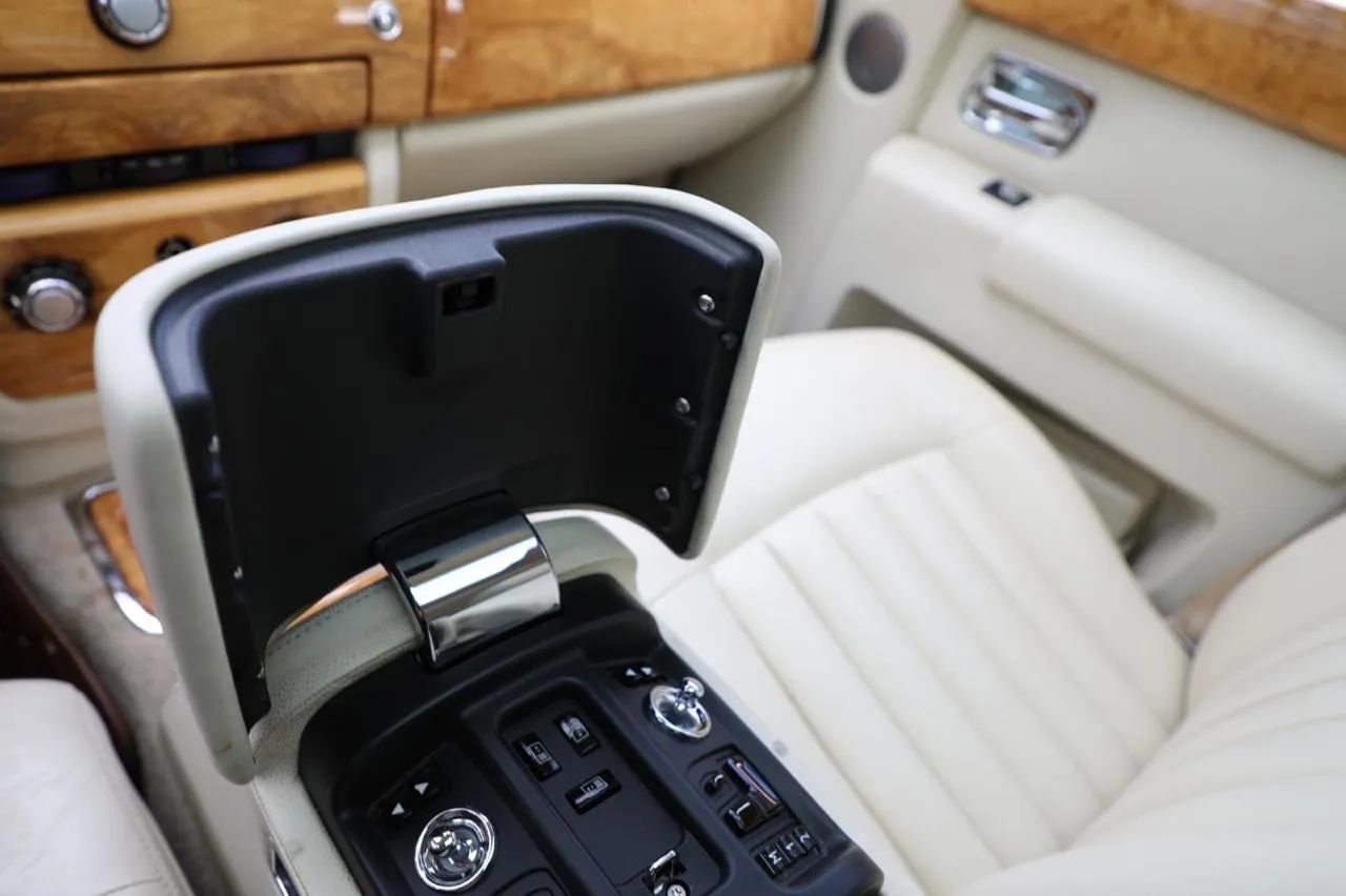 Used 2011 Rolls-Royce Phantom Sedan RWD image 90