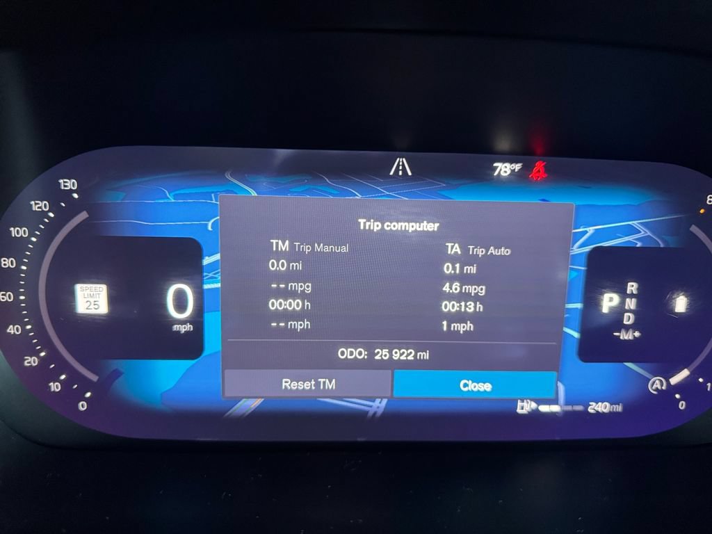 Certified 2025 Volvo V60 B5 Cross Country Plus AWD/4WD image 29