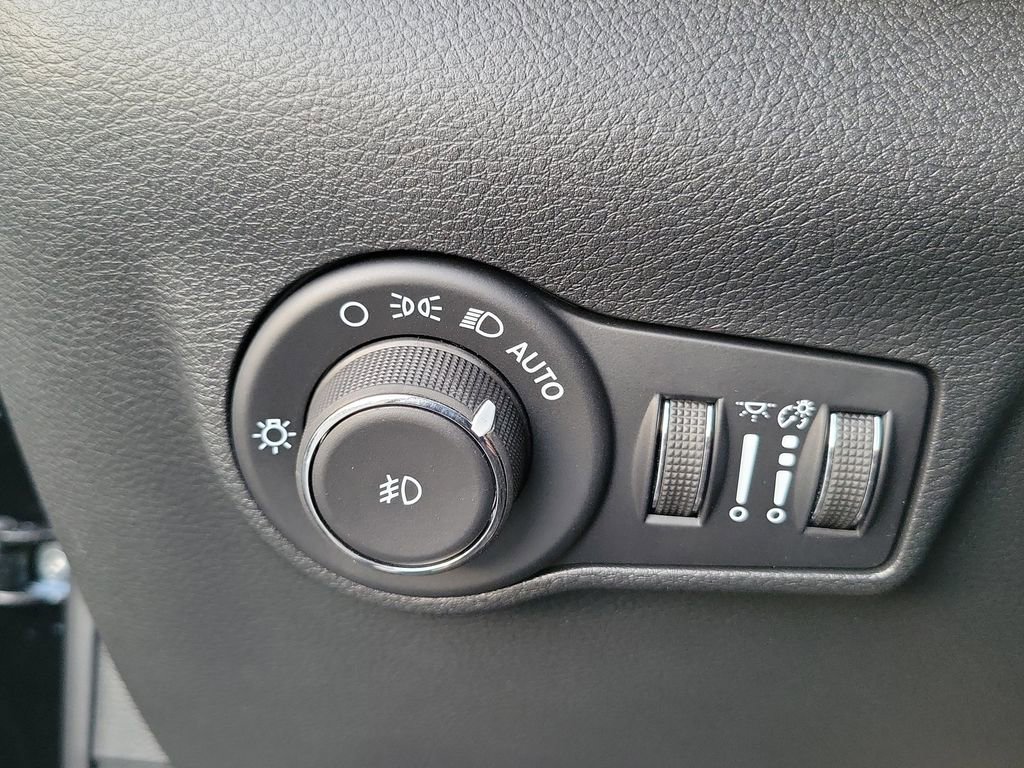 New 2026 Jeep Compass Limited image 12