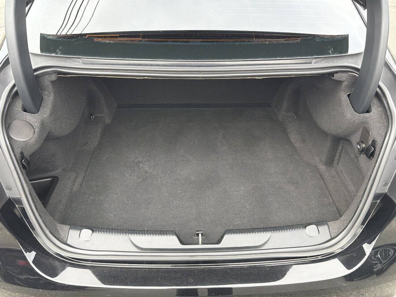Used 2017 Jaguar XE RWD image 6
