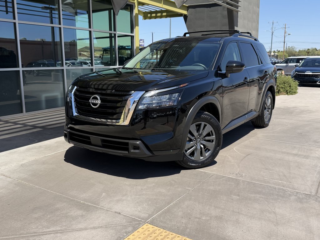 Used 2025 Nissan Pathfinder SV w/ SV Premium Package FWD image 2