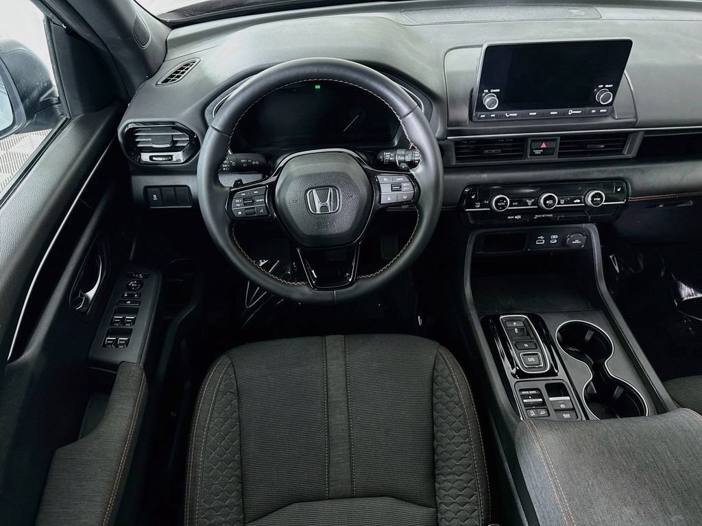 Used 2023 Honda Pilot Sport image 3