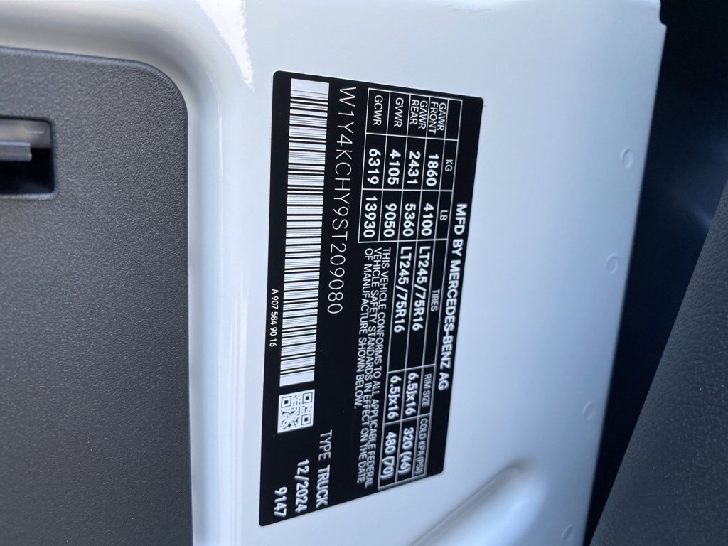 Used 2025 Mercedes-Benz Sprinter 2500 image 32