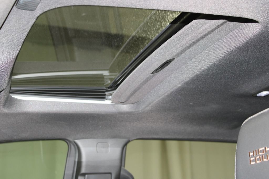 Used 2024 Chevrolet Silverado 2500 High Country image 59