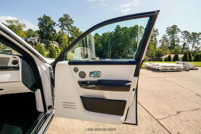 Used 2020 Rolls-Royce Phantom Sedan RWD image 32