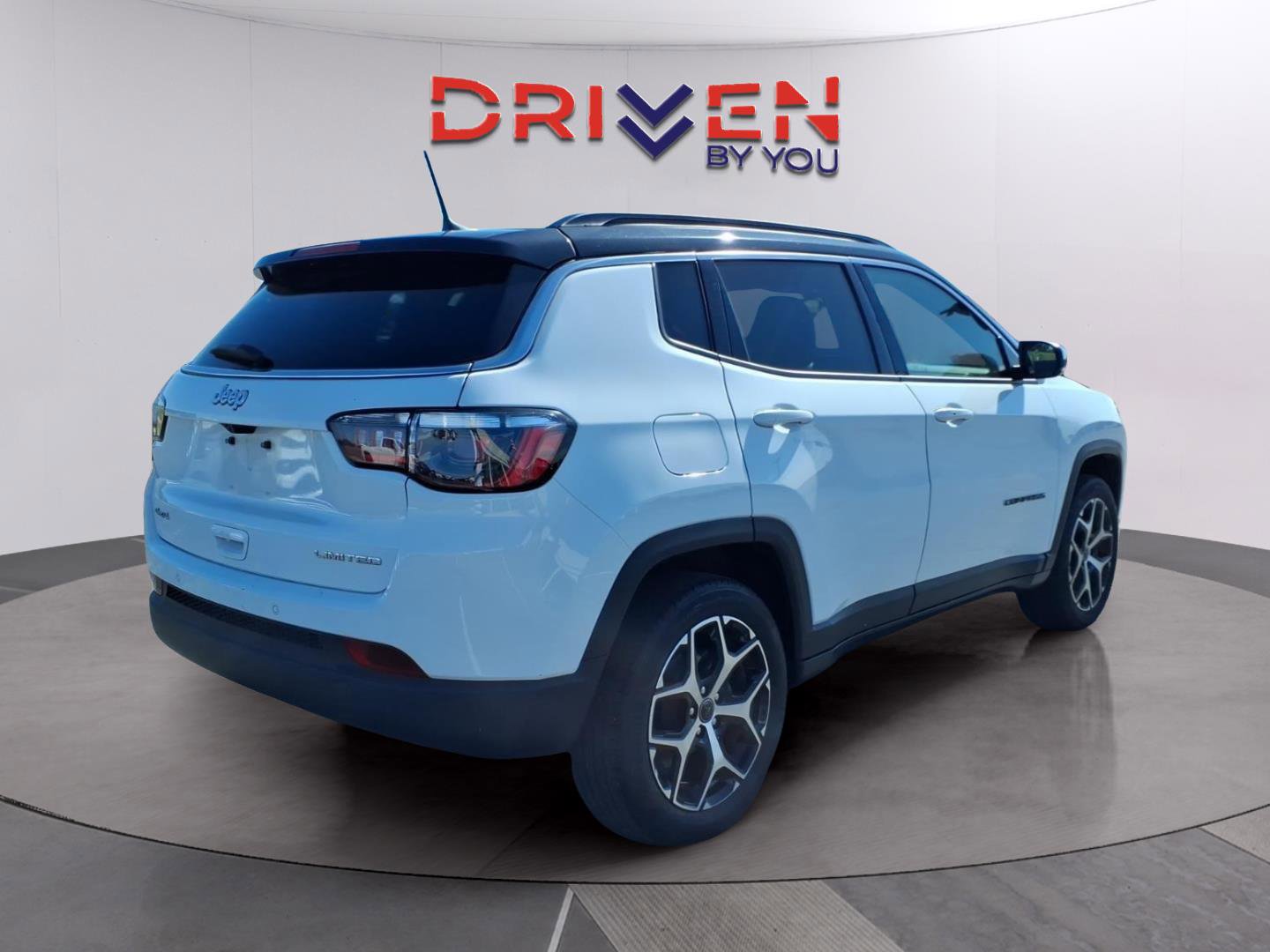 Used 2025 Jeep Compass Limited AWD/4WD image 5