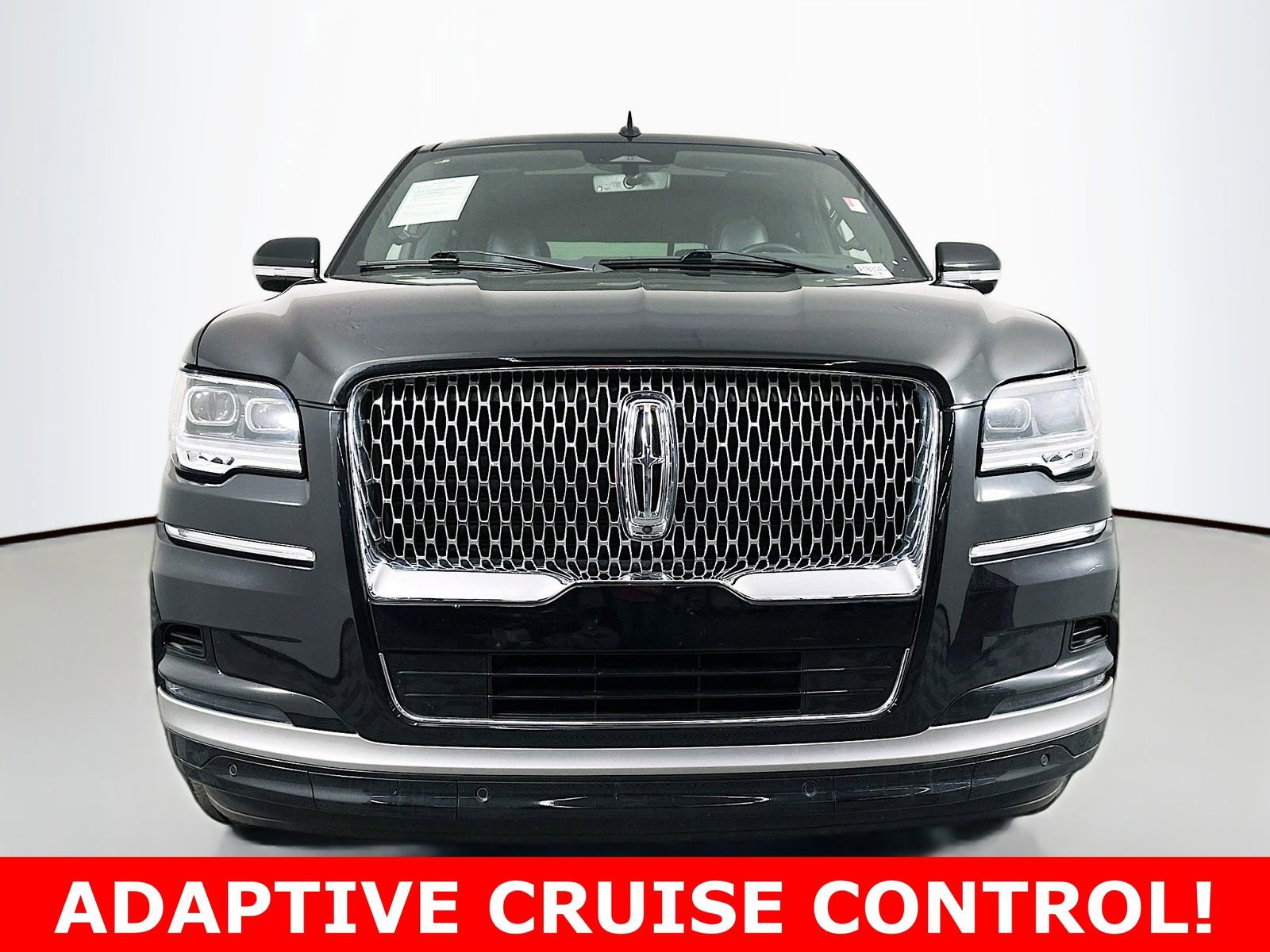 Used 2023 Lincoln Navigator Reserve AWD/4WD image 2