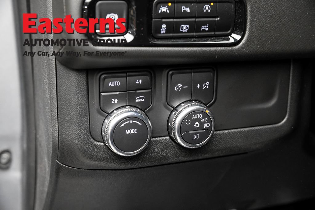 Used 2025 GMC Yukon Denali AWD/4WD image 23