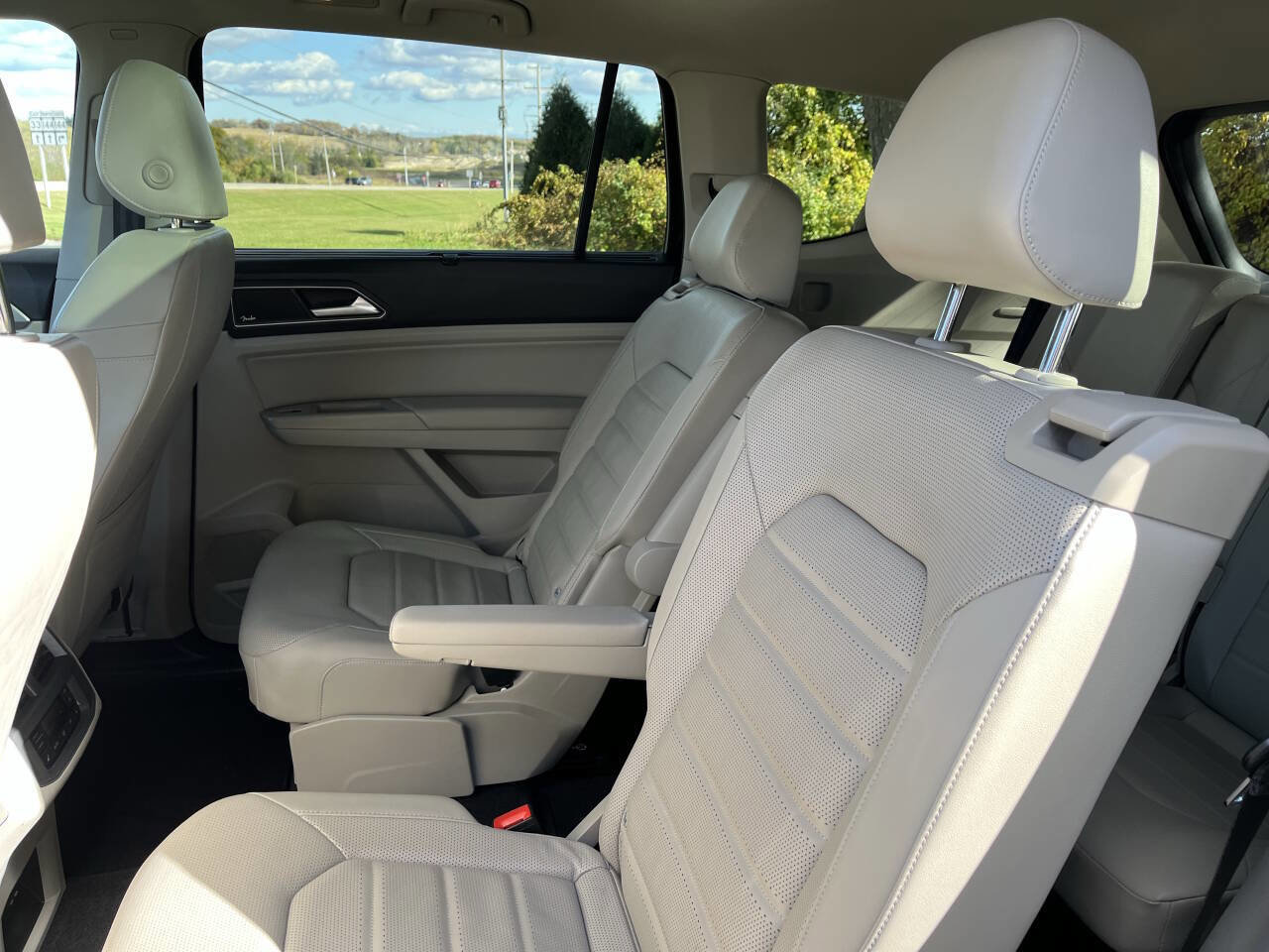 Used 2019 Volkswagen Atlas SEL Premium image 32