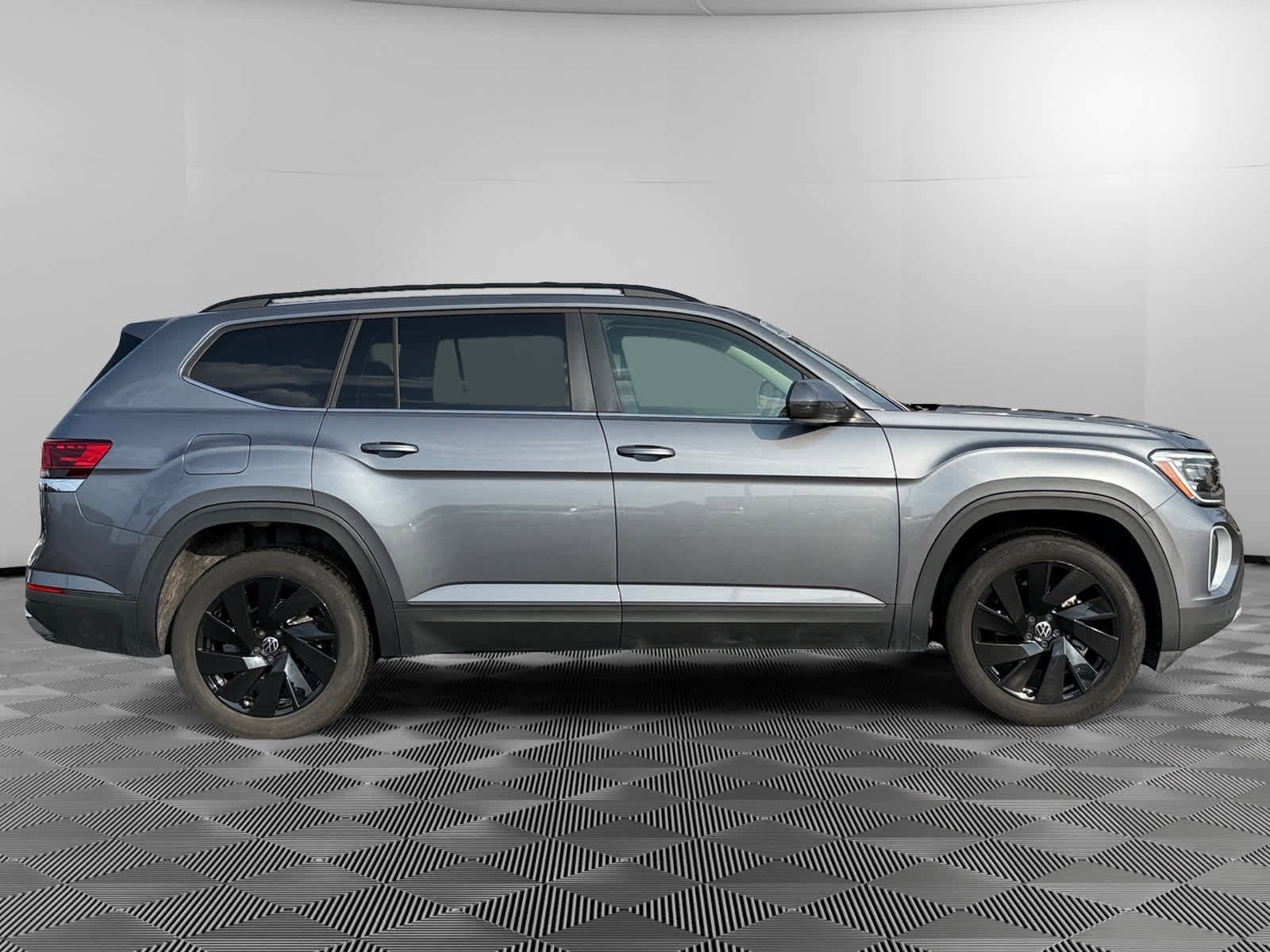 Used 2024 Volkswagen Atlas SE image 6