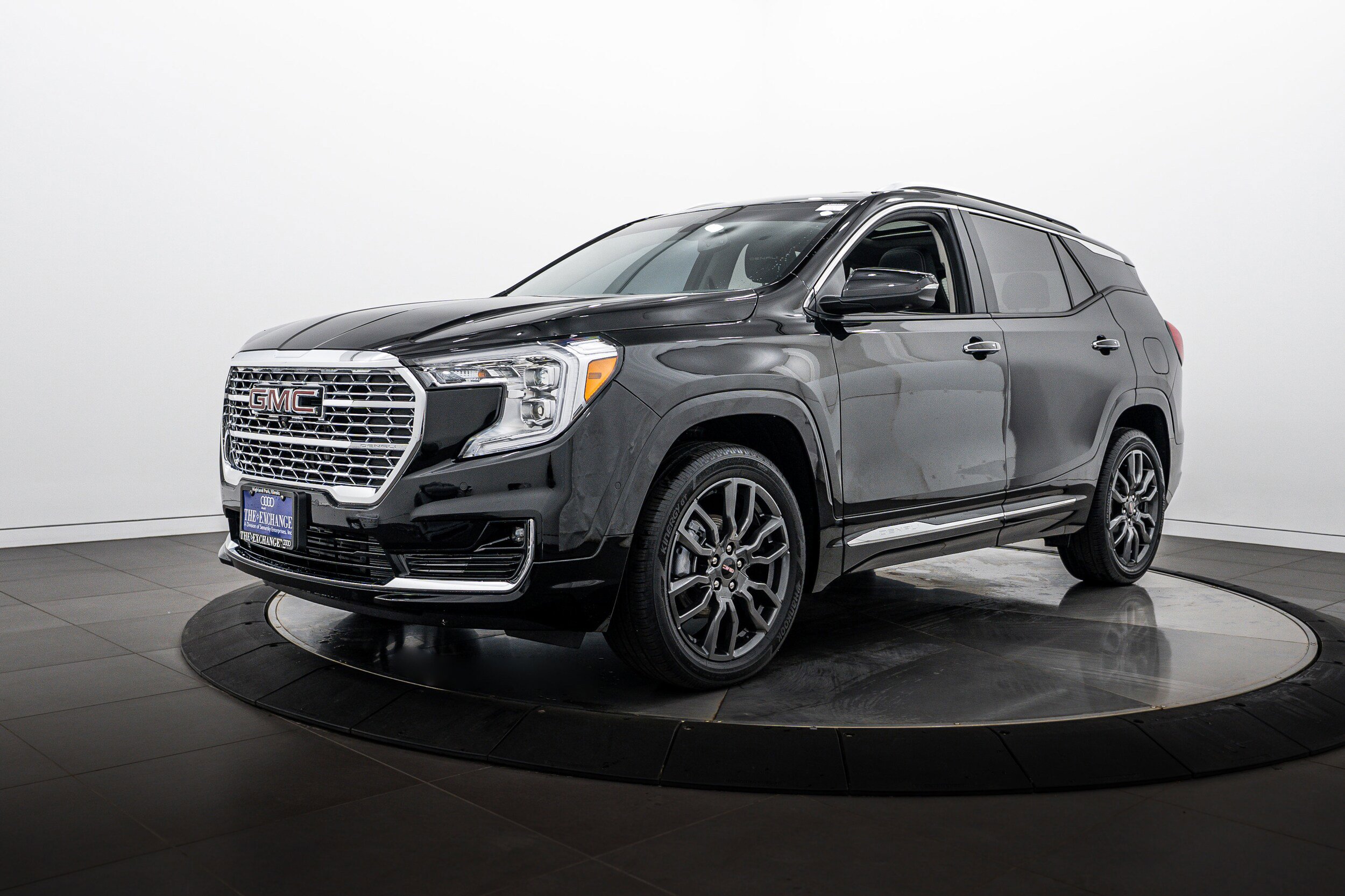 Used 2024 GMC Terrain Denali w/ Black Diamond Edition AWD/4WD image 7