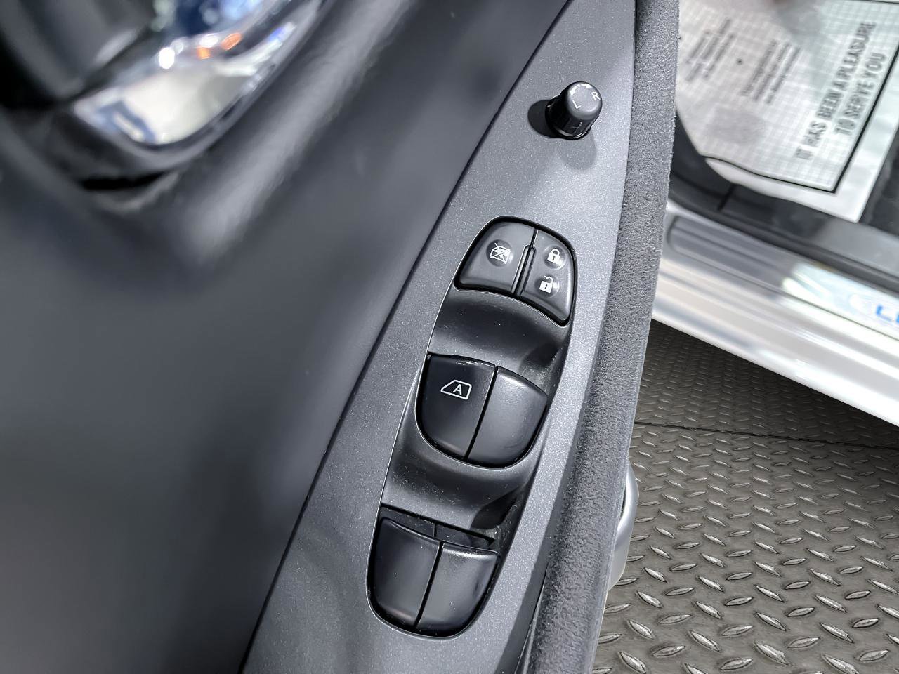 Used 2015 Nissan Leaf S w/ Charge Package image 12