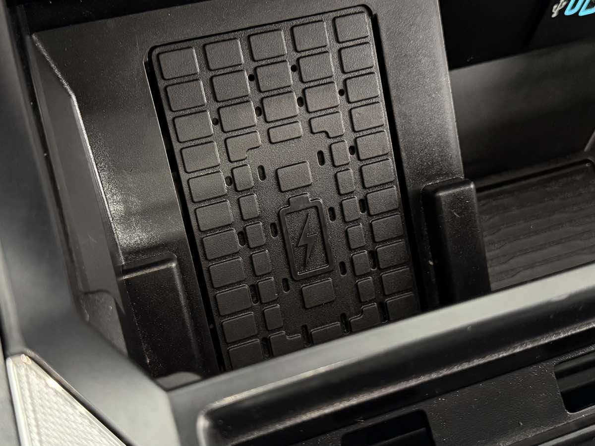 Used 2023 Ford F250 Lariat w/ Black Appearance Package image 29