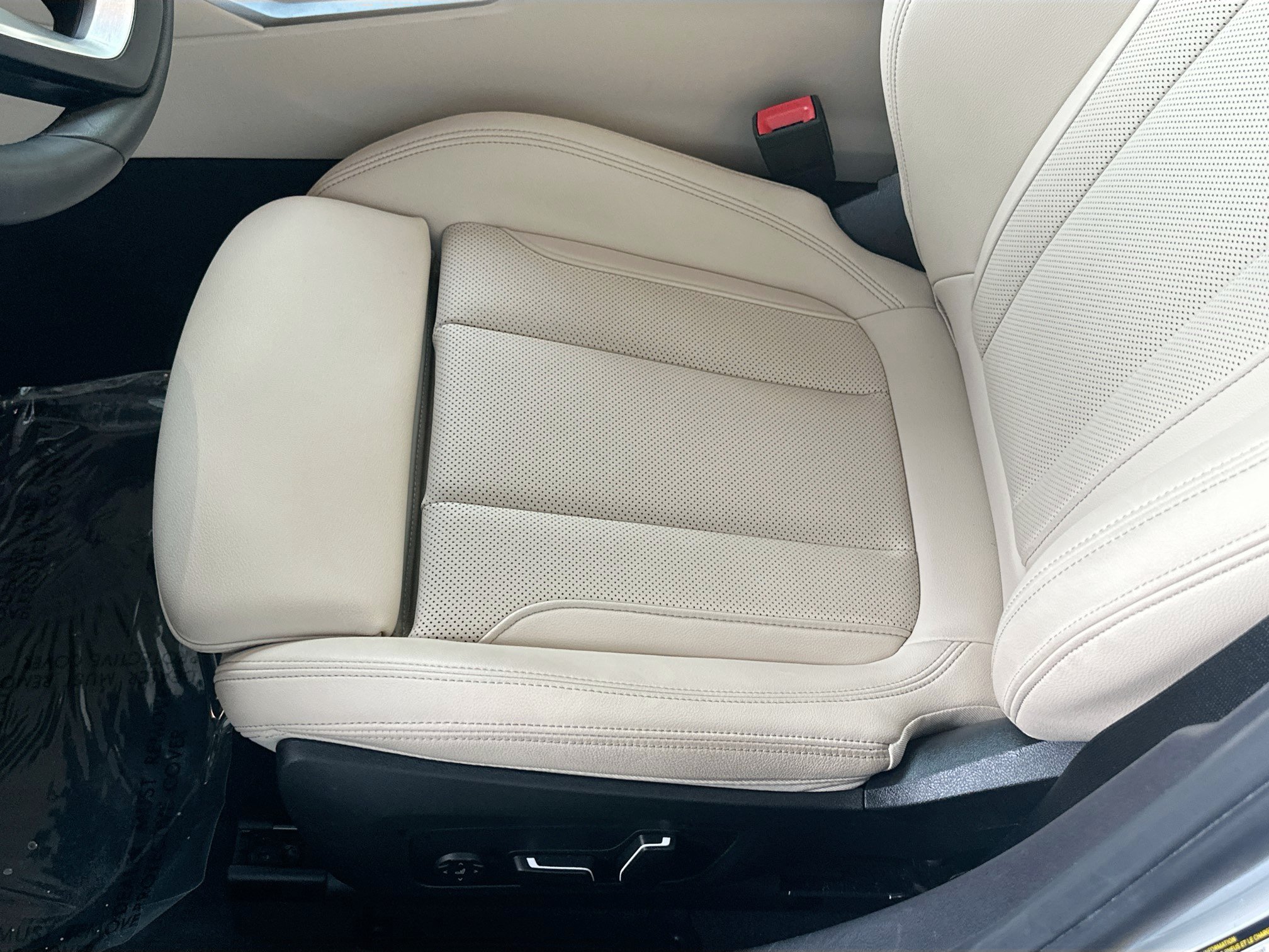 Certified 2024 BMW 330i Sedan w/ Convenience Package RWD image 19