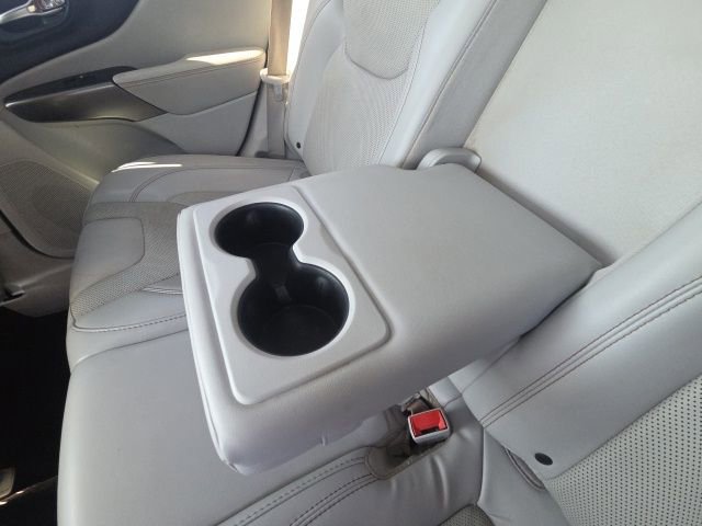 Used 2019 Jeep Cherokee Limited image 18