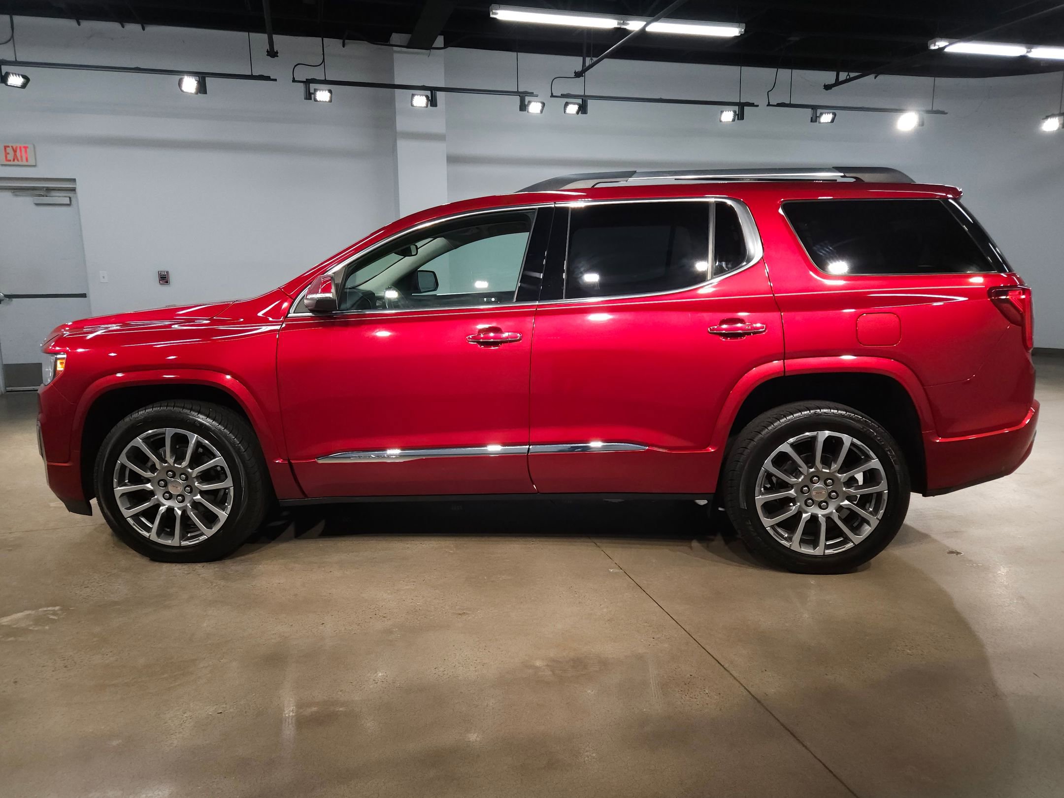 Used 2022 GMC Acadia Denali image 4