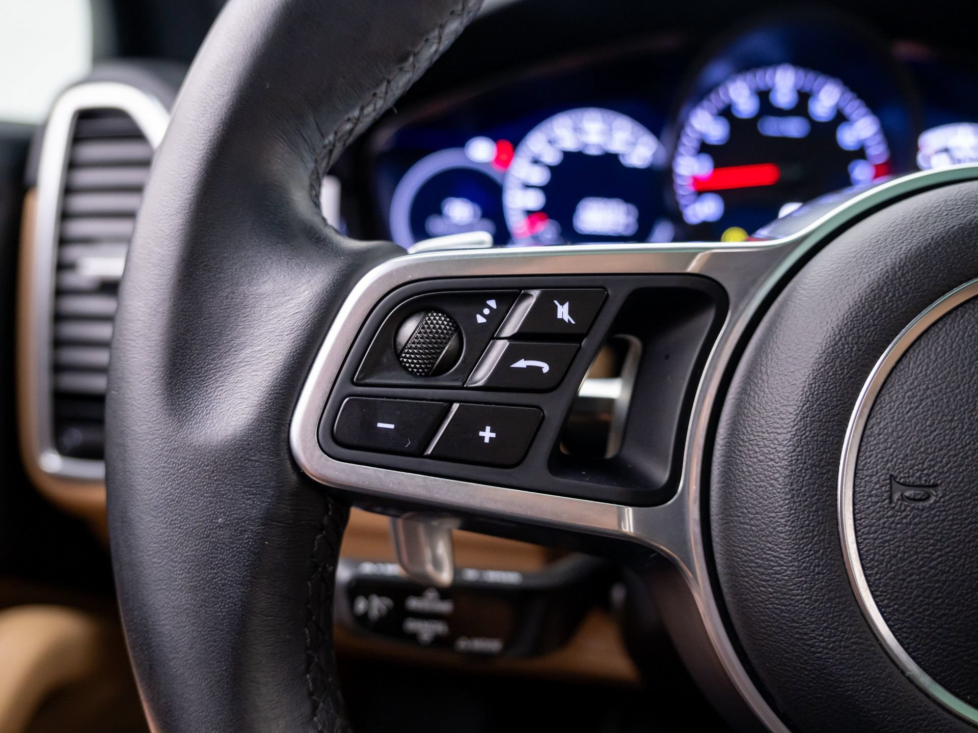 Used 2020 Porsche Cayenne AWD/4WD image 30