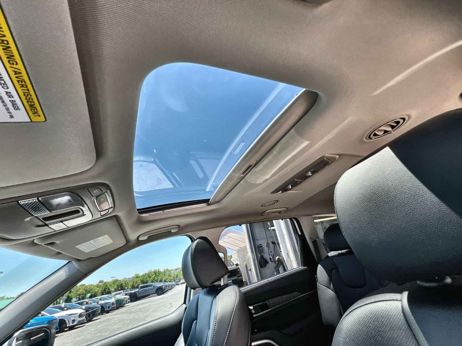 Used 2024 Kia Telluride EX w/ EX Captain's Chair Package AWD/4WD image 32