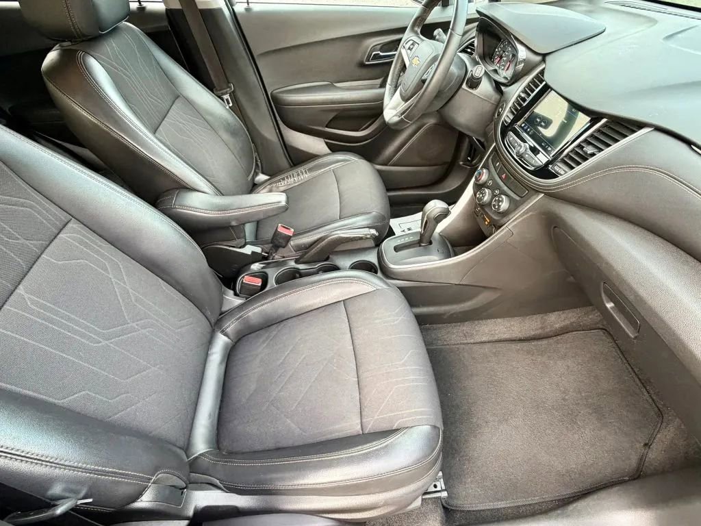 Used 2018 Chevrolet Trax LT w/ LT Convenience Package image 16