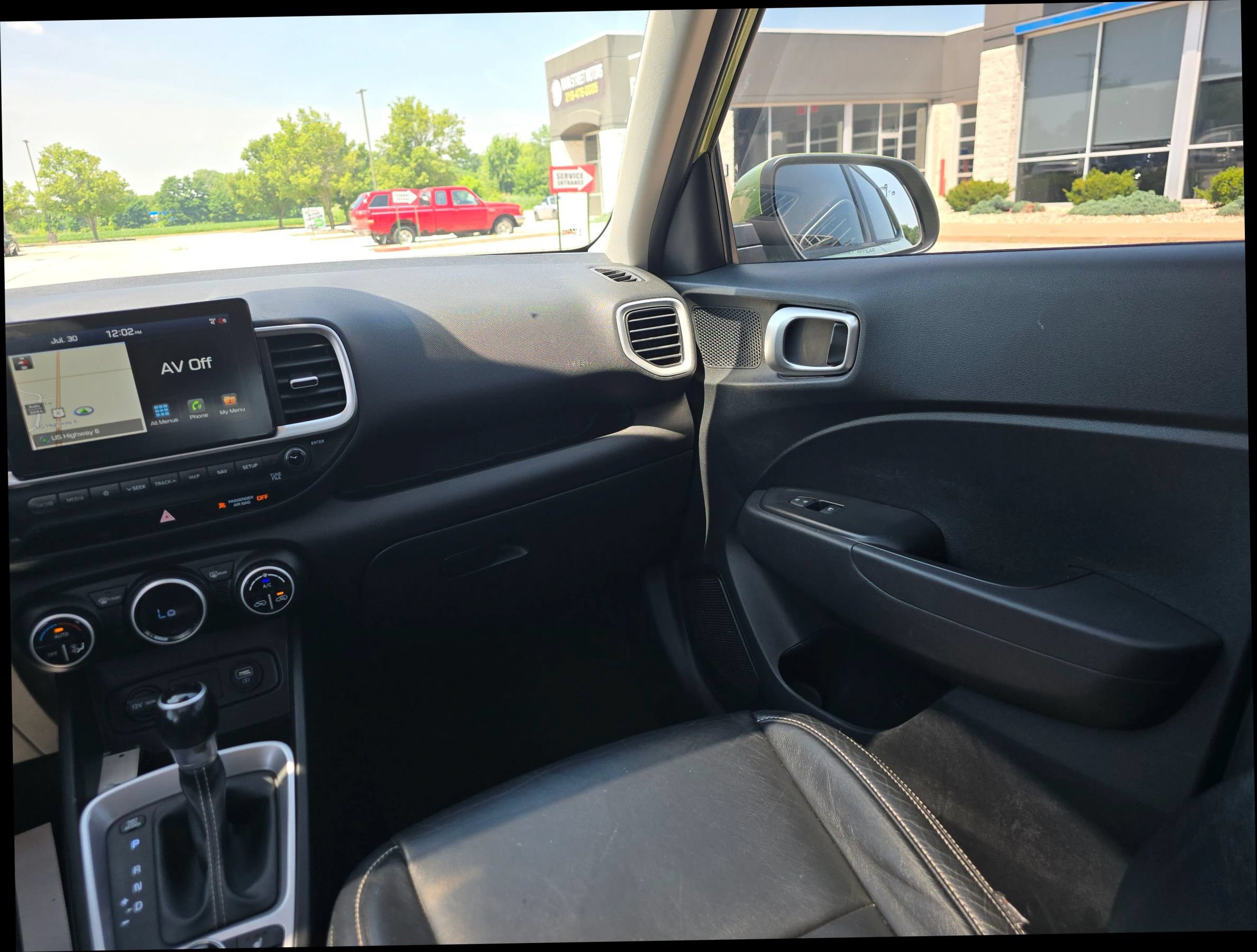 Used 2020 Hyundai Venue SEL w/ Convenience + Premium Package FWD image 16