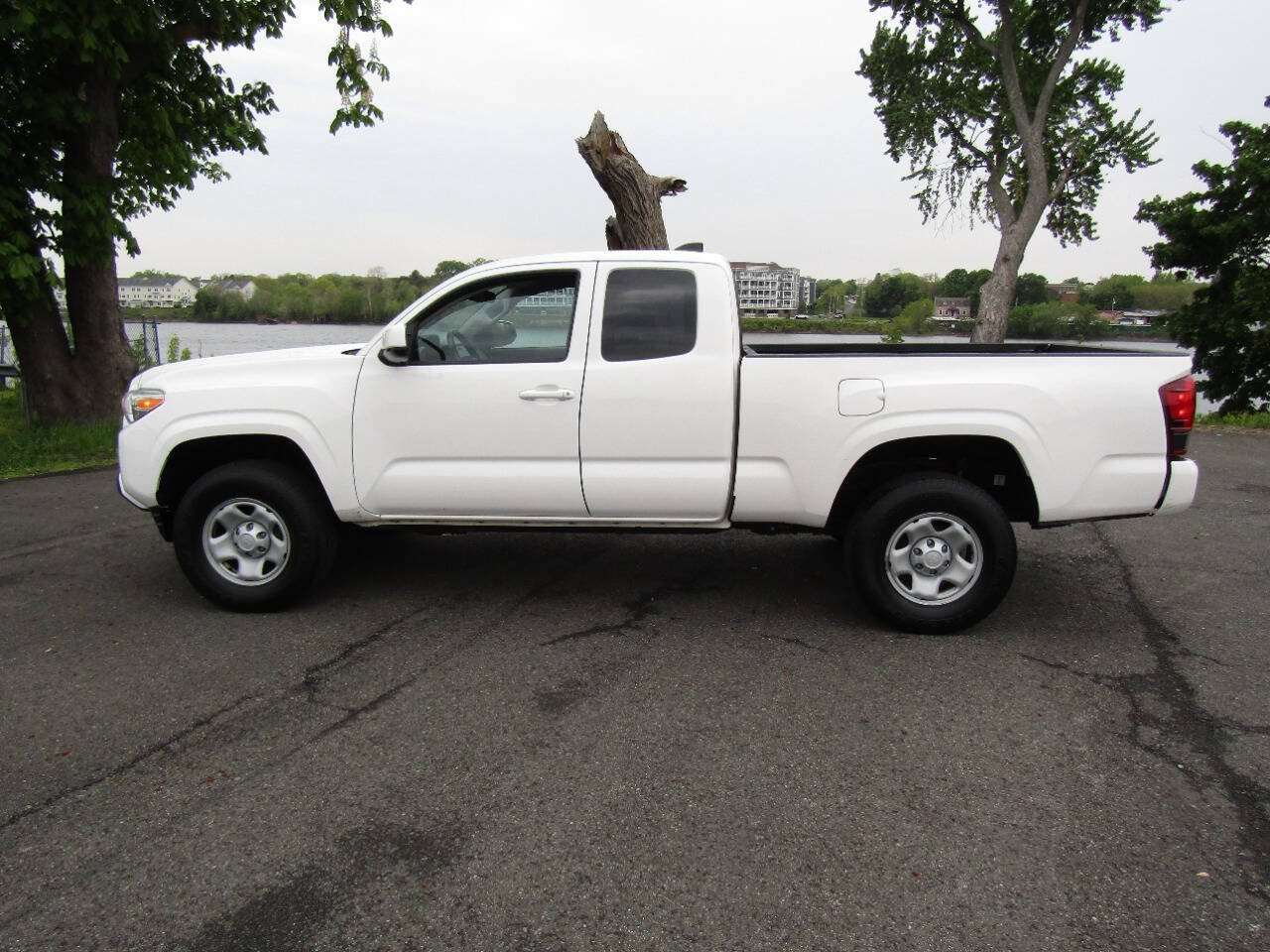 Used 2021 Toyota Tacoma SR RWD image 4