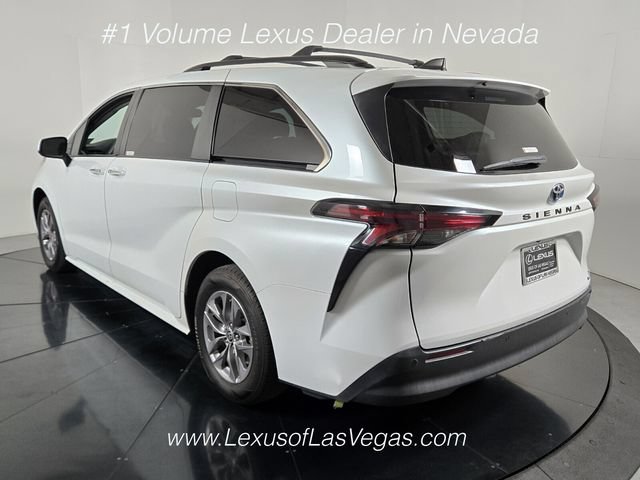 Used 2023 Toyota Sienna XLE FWD image 4