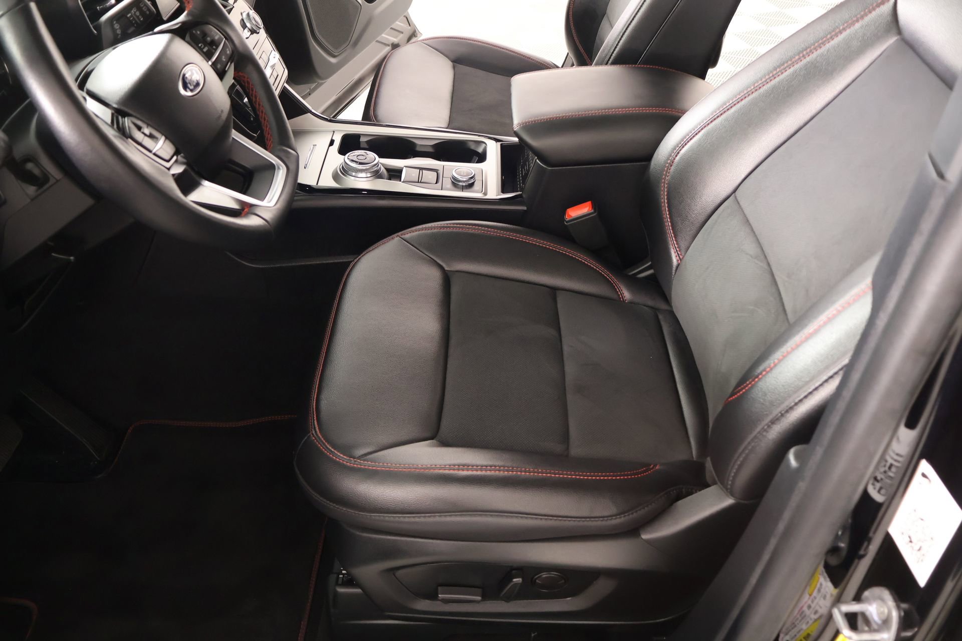 Used 2024 Ford Explorer ST-Line w/ Class IV Trailer Tow Package image 12