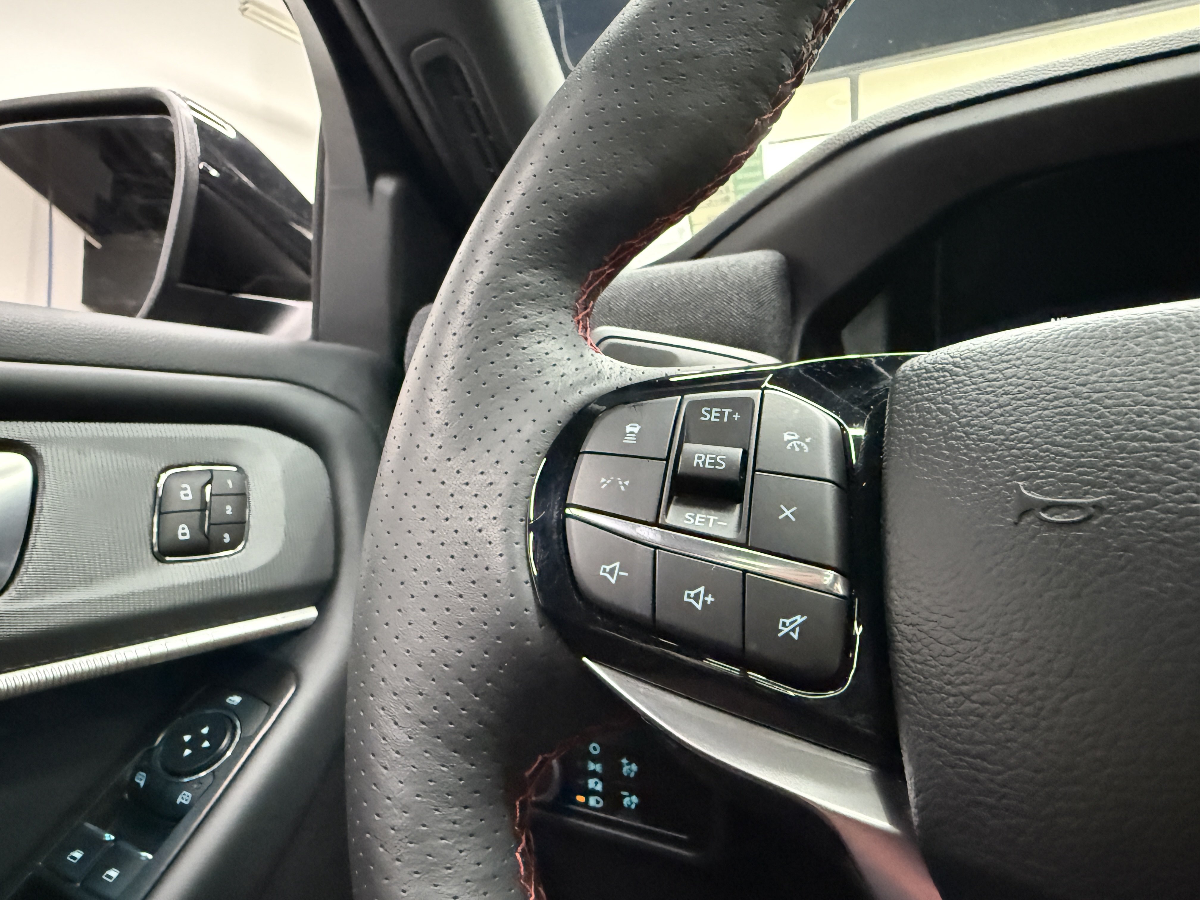 Used 2026 Ford Explorer ST-Line w/ ST-Line Street Pack AWD/4WD image 16