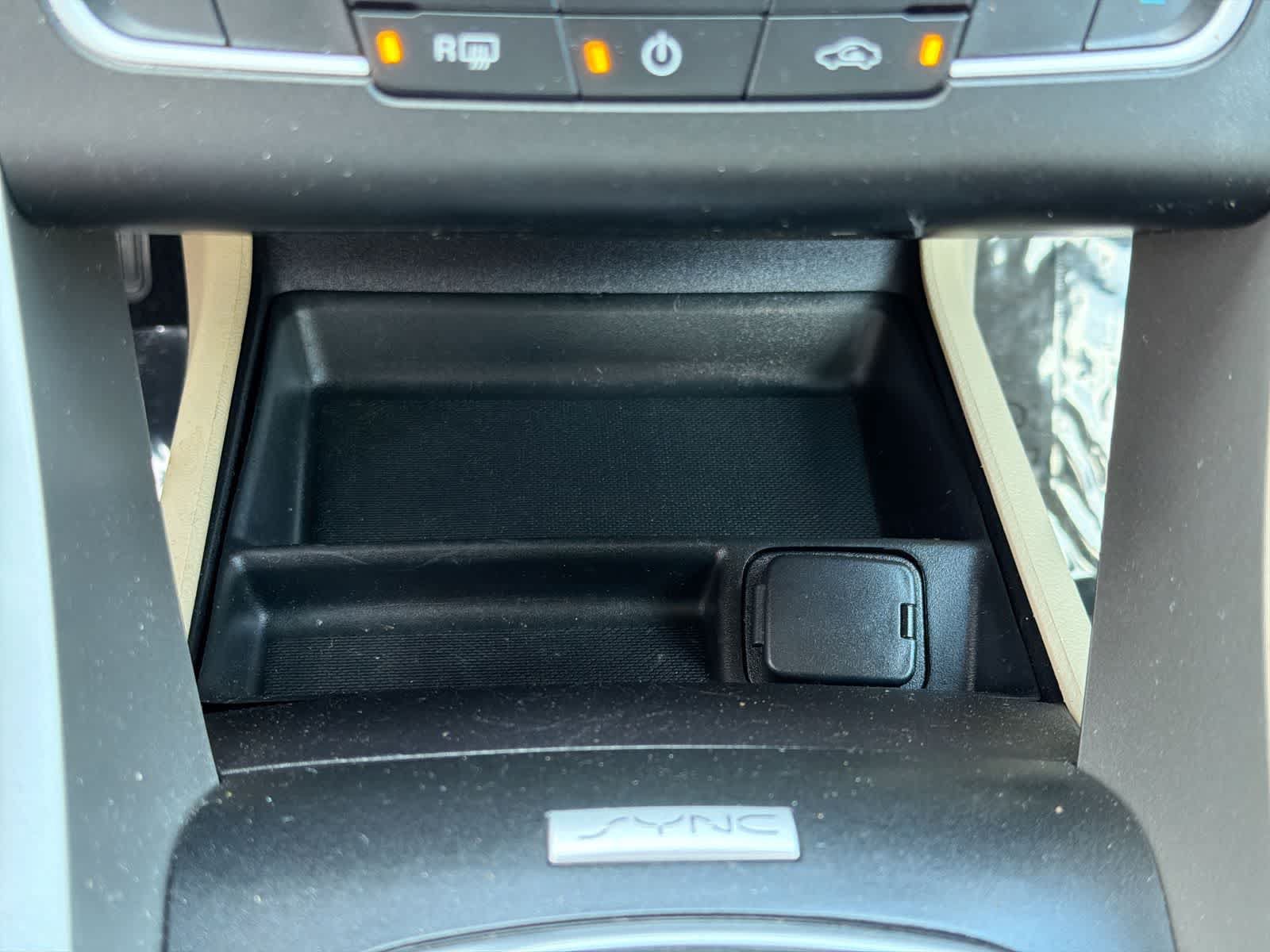 Used 2016 Ford Fusion SE FWD image 32