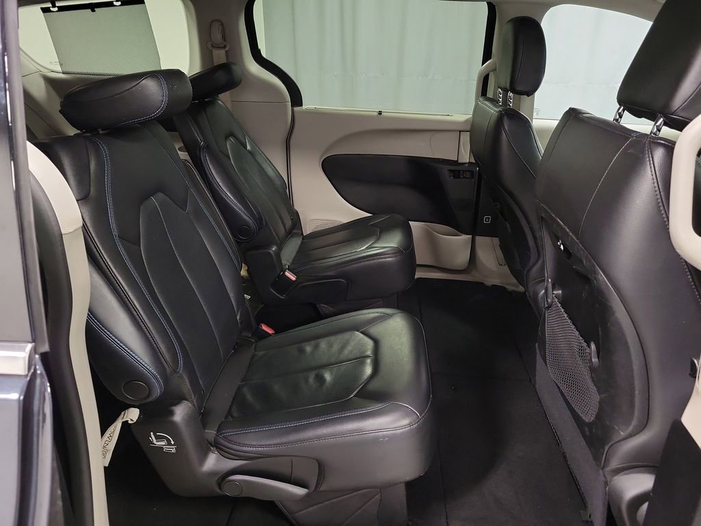 Used 2021 Chrysler Pacifica Touring-L image 25