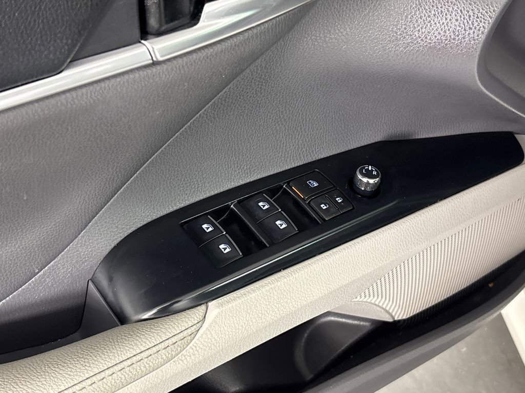 Used 2019 Toyota Camry XLE w/ Driver Assist Package FWD image 17