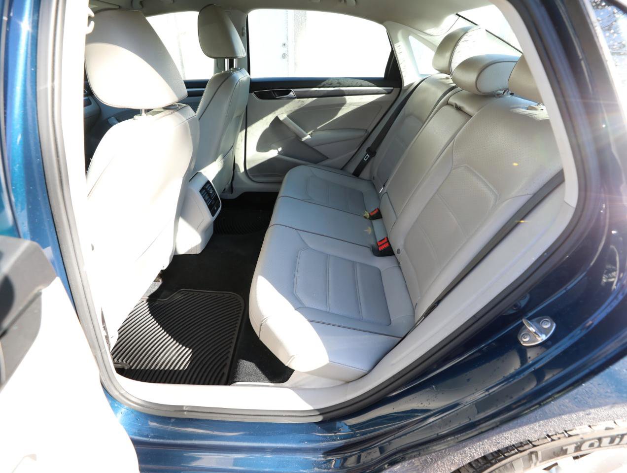 Used 2018 Volkswagen Passat 2.0T SE image 12