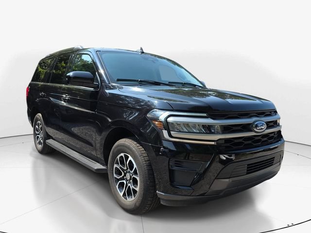 Used 2024 Ford Expedition XLT RWD image 3