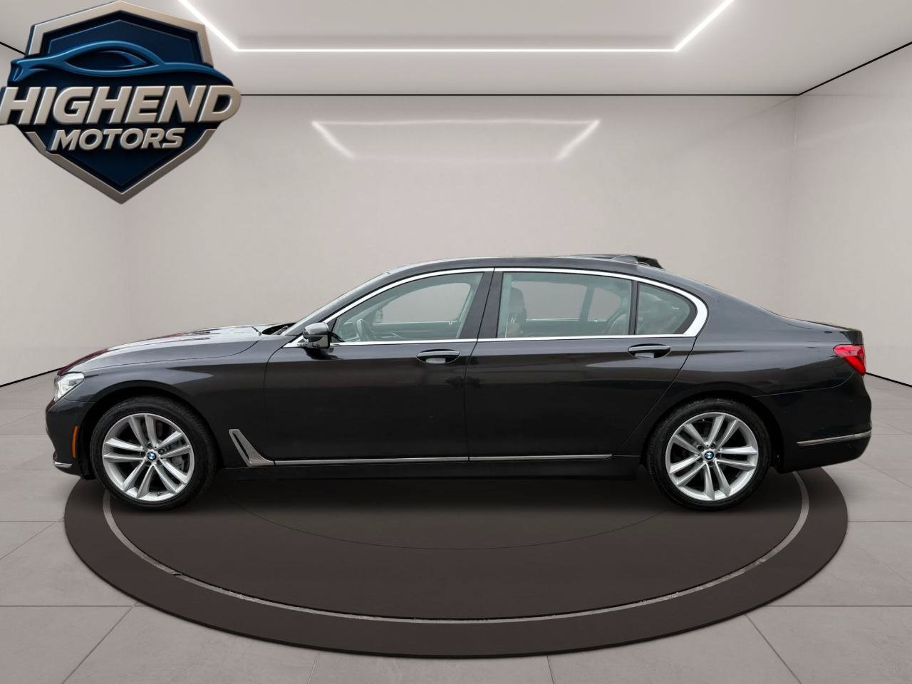 Used 2018 BMW 750i xDrive AWD/4WD image 4