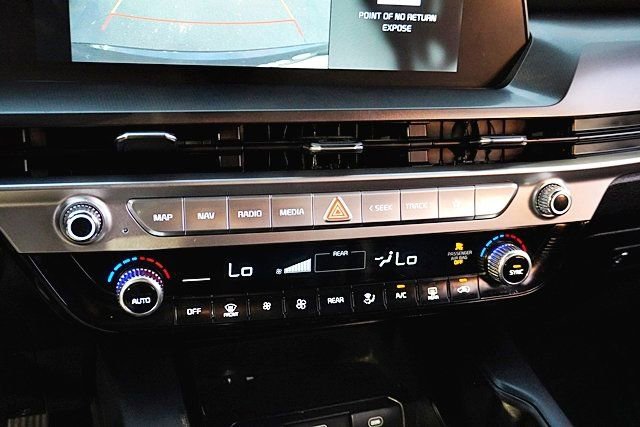 Used 2024 Kia Telluride LX image 28