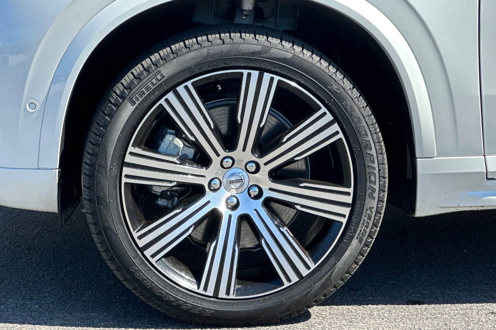 Certified 2025 Volvo XC90 T8 Plus w/ Protection Package Premier AWD/4WD image 12