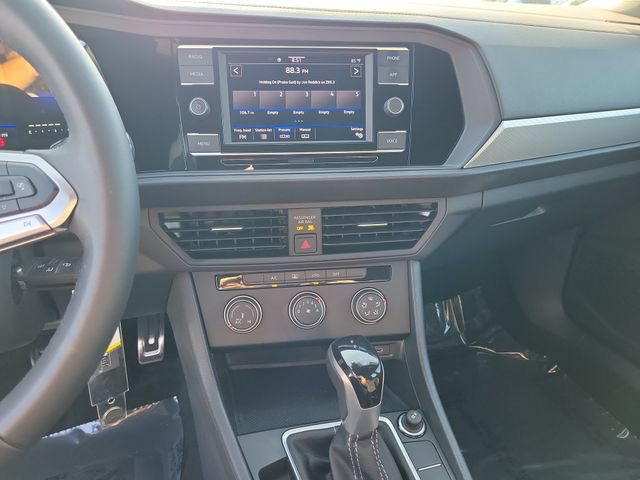 Certified 2023 Volkswagen Jetta Sport FWD image 21