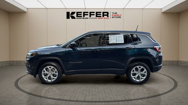 Used 2024 Jeep Compass Sport image 2