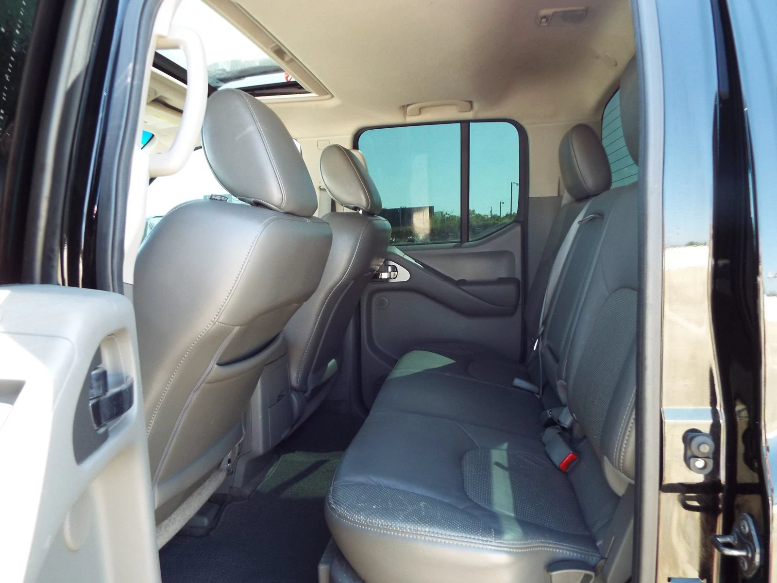Used 2011 Nissan Frontier SL w/ Moonroof Pkg RWD image 17