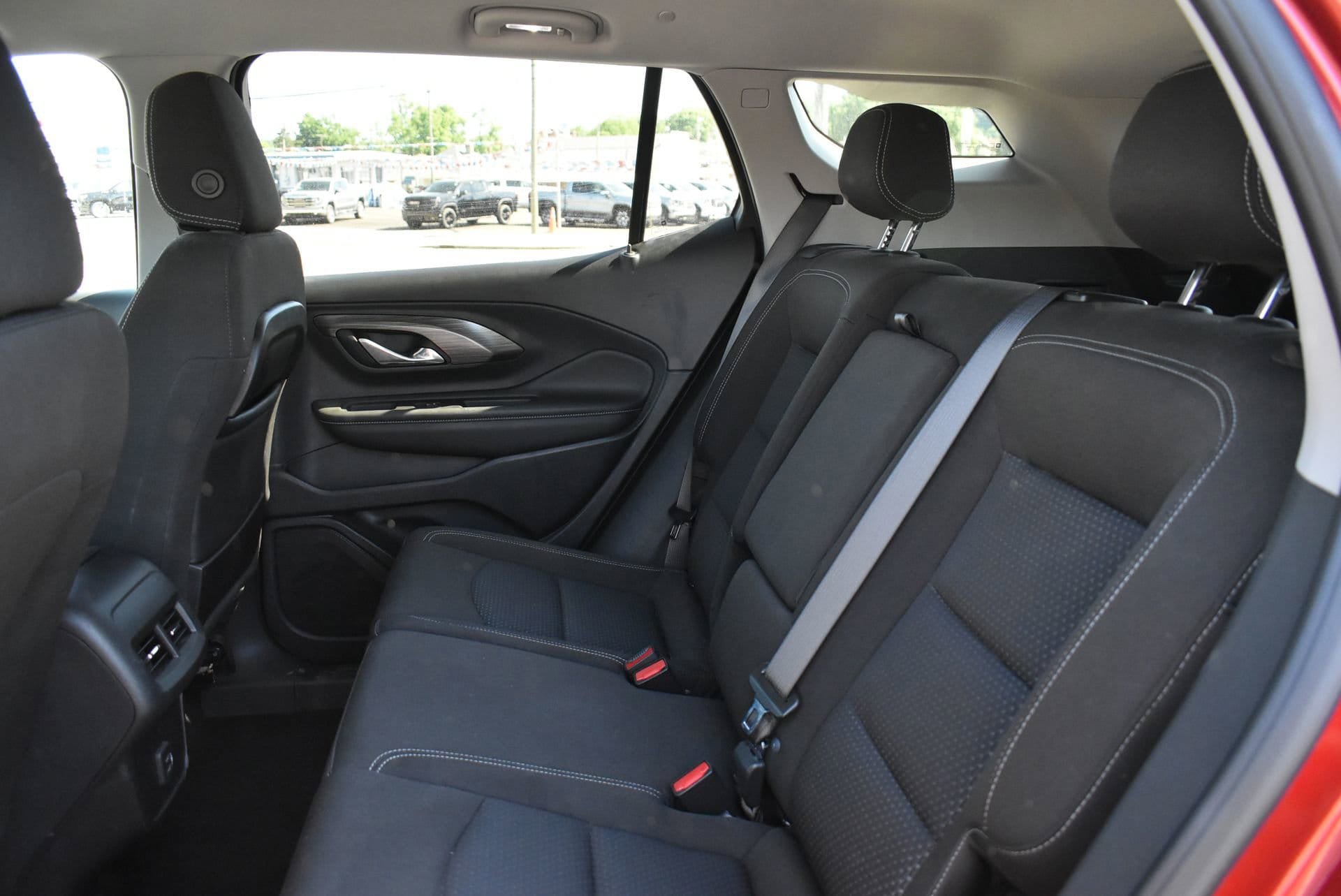 Used 2023 GMC Terrain SLE w/ Driver Convenience Package FWD image 17