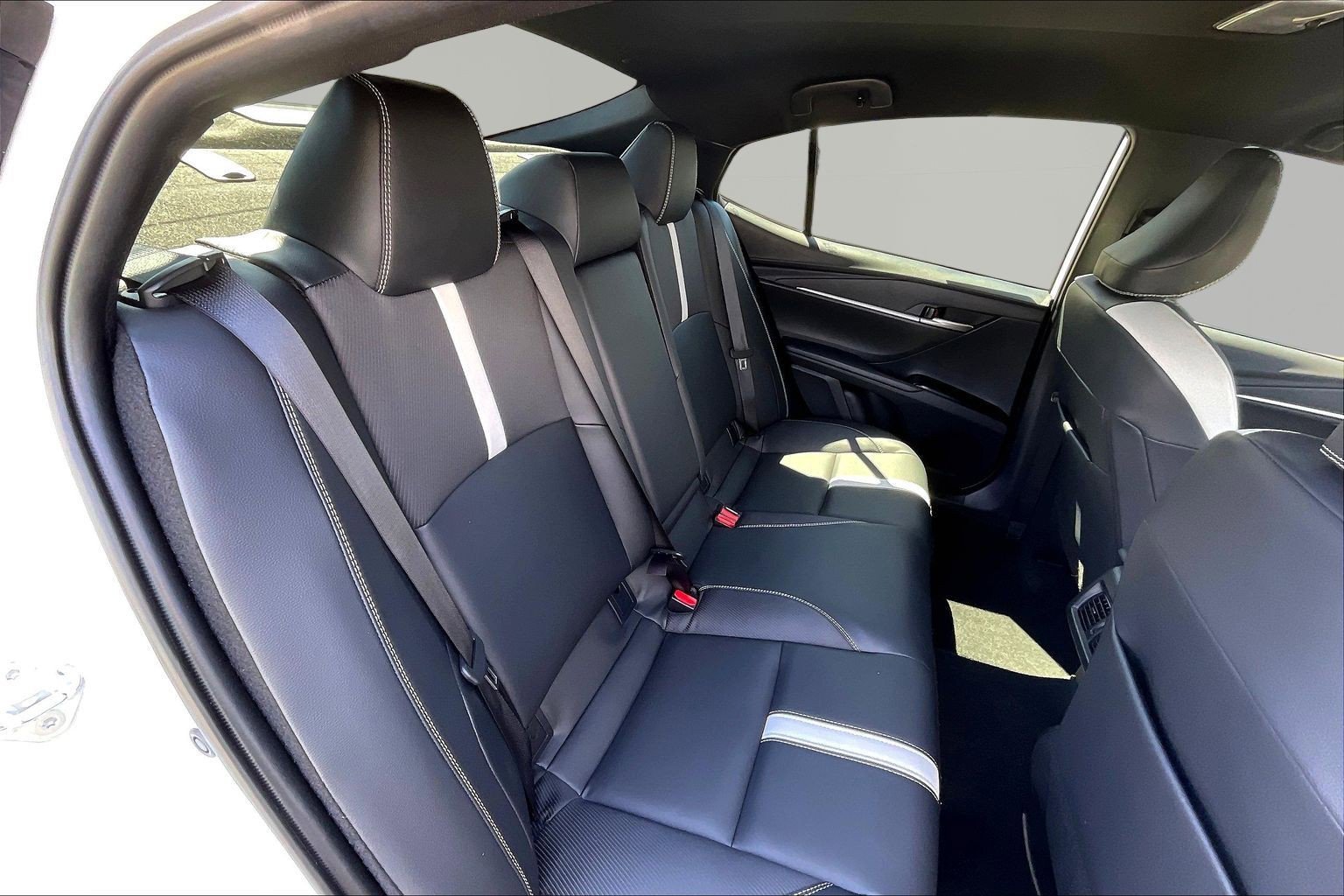Used 2025 Toyota Camry SE w/ Convenience Package FWD image 25