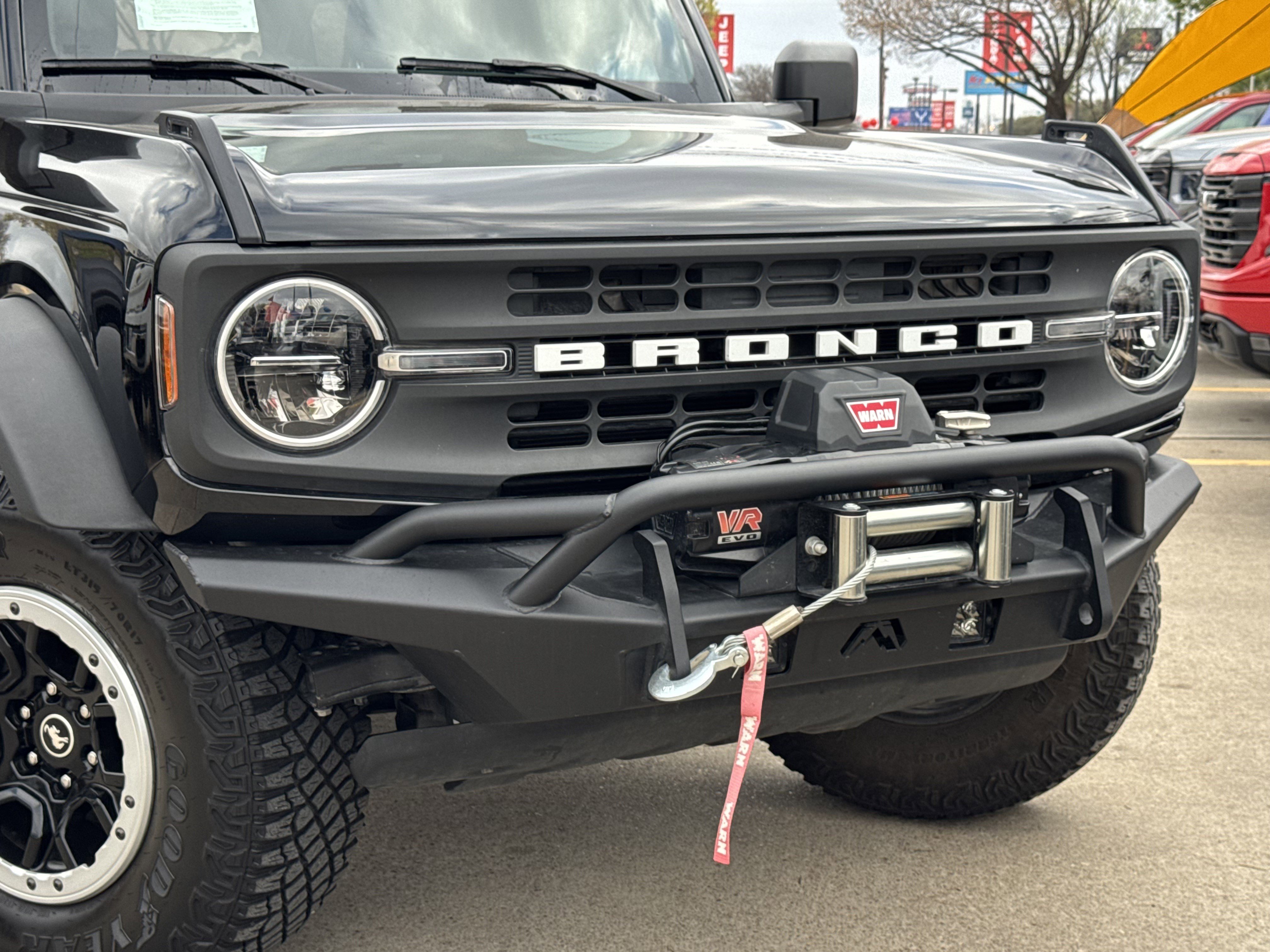 Used 2023 Ford Bronco Black Diamond w/ Sasquatch Package image 3