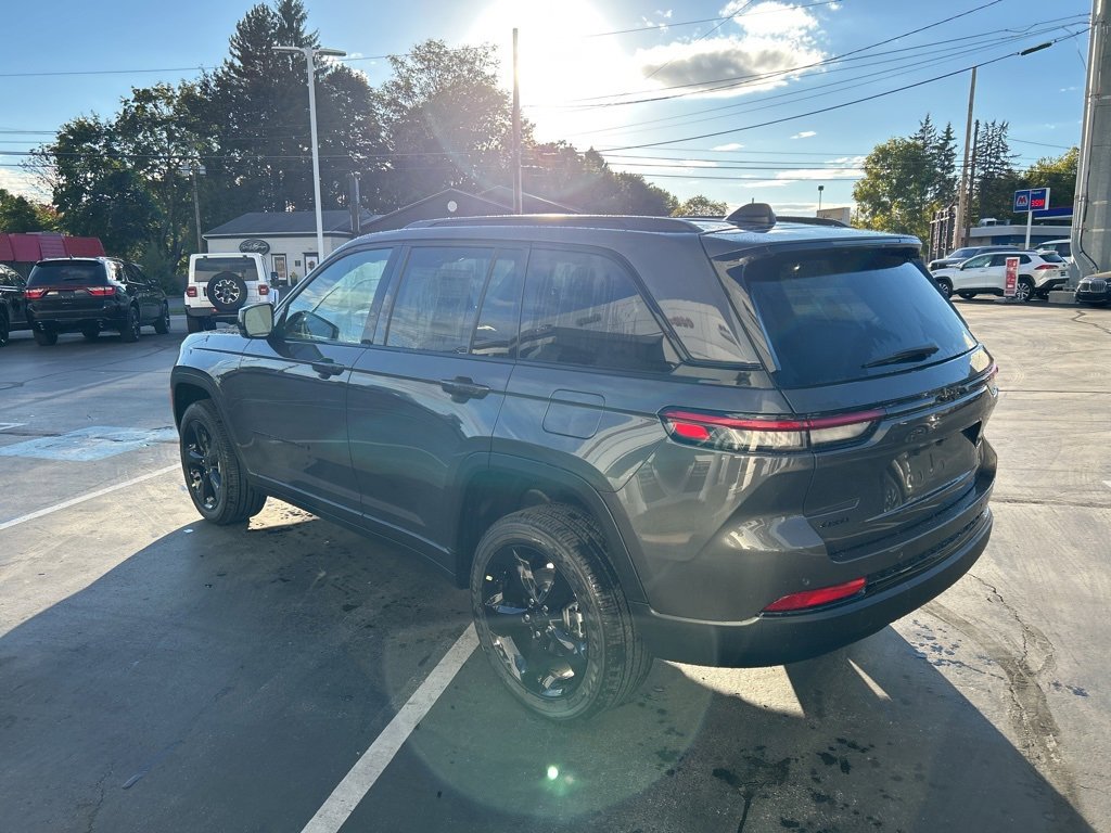 New 2025 Jeep Grand Cherokee image 5