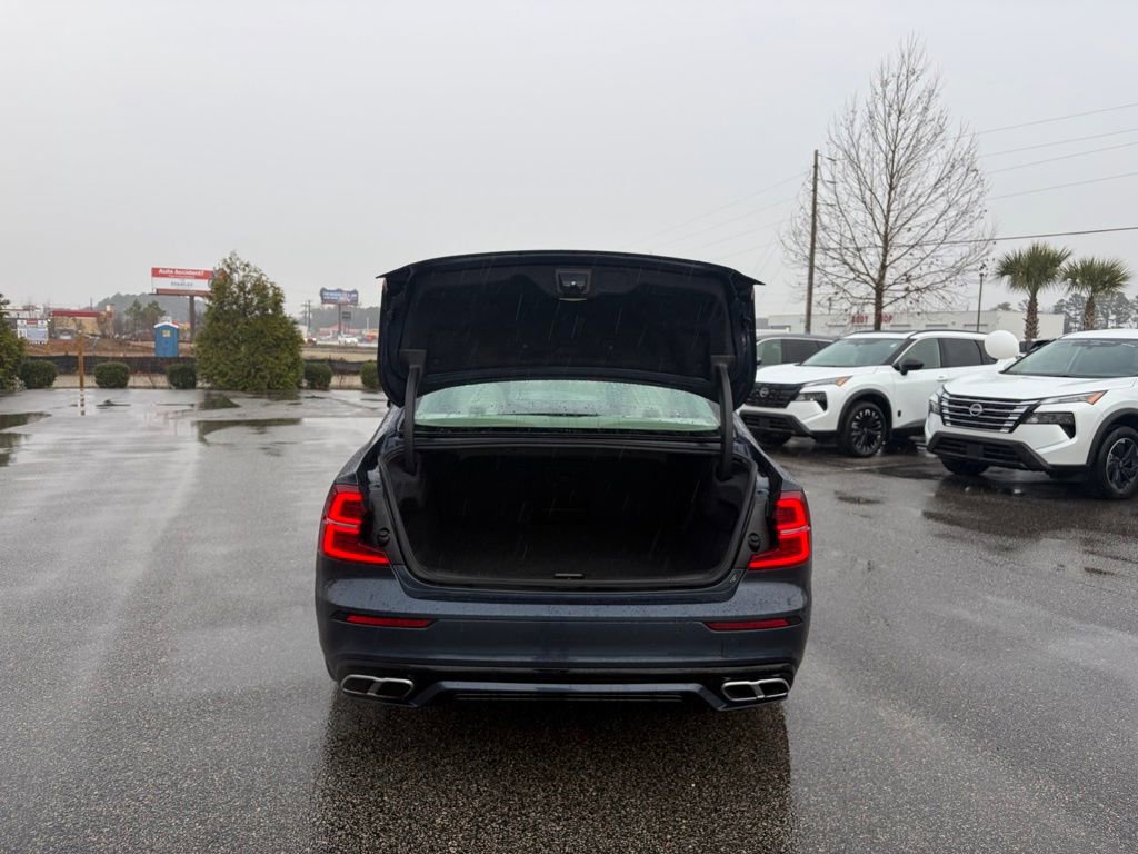 Used 2022 Volvo S60 B5 Momentum w/ Premium Package image 5